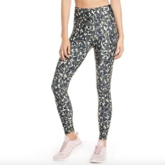 SOUL by soulcycle, leopard camo leggings
SZ XS - Picture 5 of 11